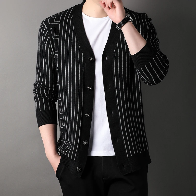 

2023 Fashion Vertical Stripe Great Wall Pattern Embroidery Thickened Men's Casual Design Sense Cardigan