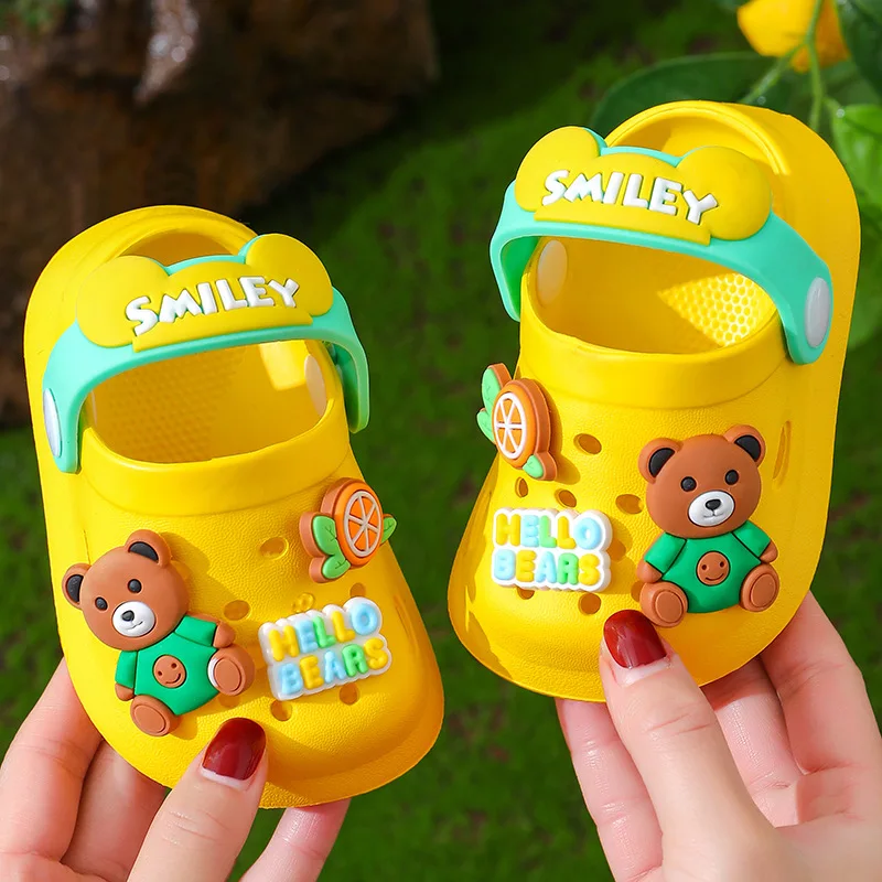 Kinder Babys chuhe für Jungen Mädchen neue süße Cartoons Kinder Maultiere verstopft Sommer weiche Sohle Garten Strand Hausschuhe Sandalen Höhle Loch