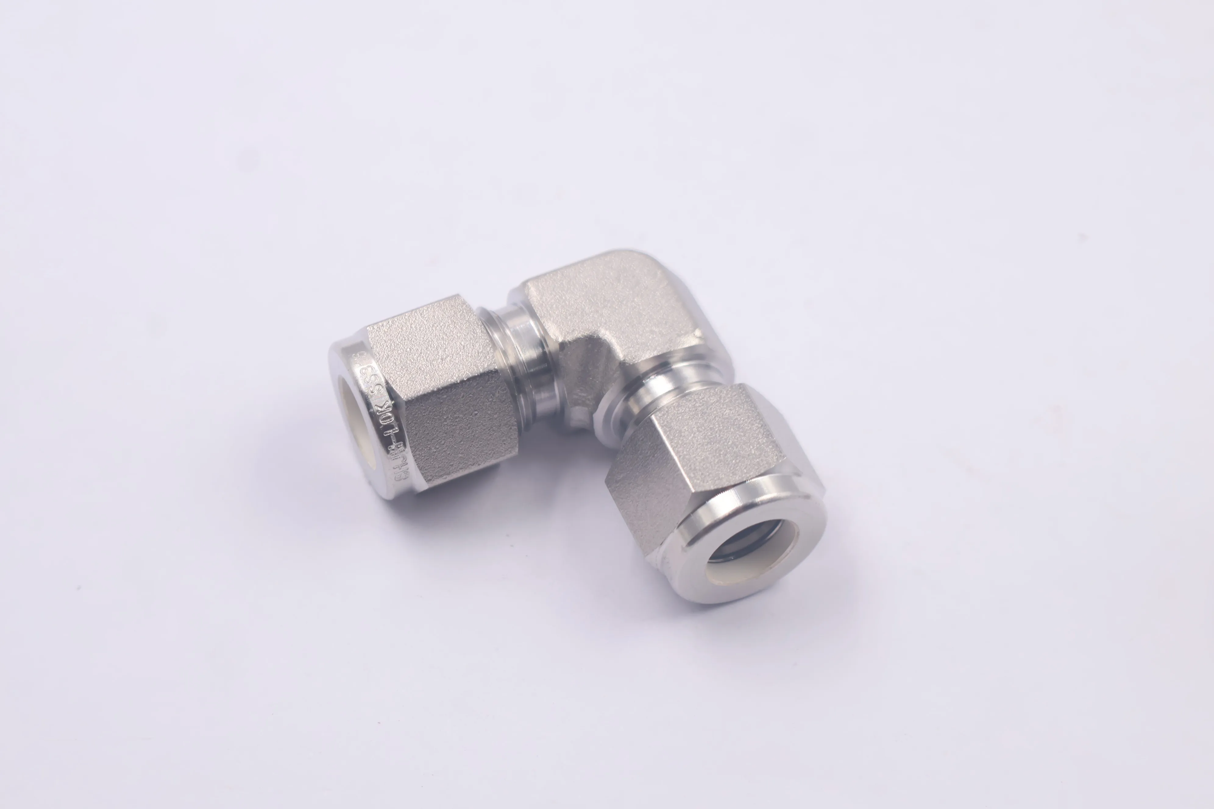 SS-600-9, Stainless Steel Tube Fitting, Union Elbow, 3/8 in. Tube OD, Can Combination with Swagelok