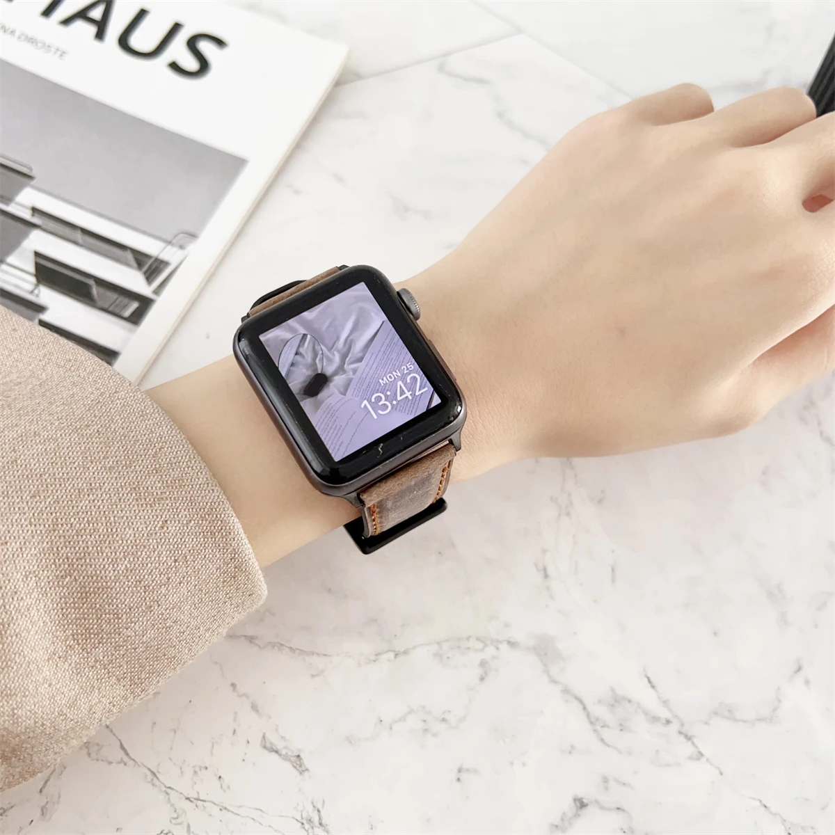 Kellon ranneke iWatchille 42/44/45/46/49mm 38/40/41mm PU-nahkainen muotikelloranneke Watch Series Ultra2 -sarjalle 10/9/8/7/6/5/4/3/2/1_voghion.com