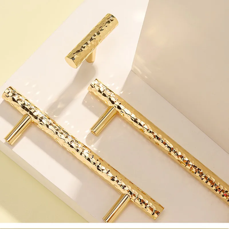 มือจับทองเหลือง ลายค้อน เฟอร์นิเจอร์หรูสีทองอ่อน ฮาร์ดแวร์ ตู้ ลิ้นชัก มือจับประตูตู้ มือจับทองแดงทึบ 1