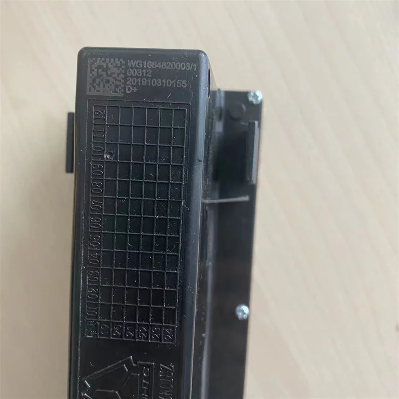 For CNHTC SINOTRUK Parts WG1664820003 Control Panel HOWO A7 T7H Heating And Cooling Air Conditioning Switch Control Key Volume