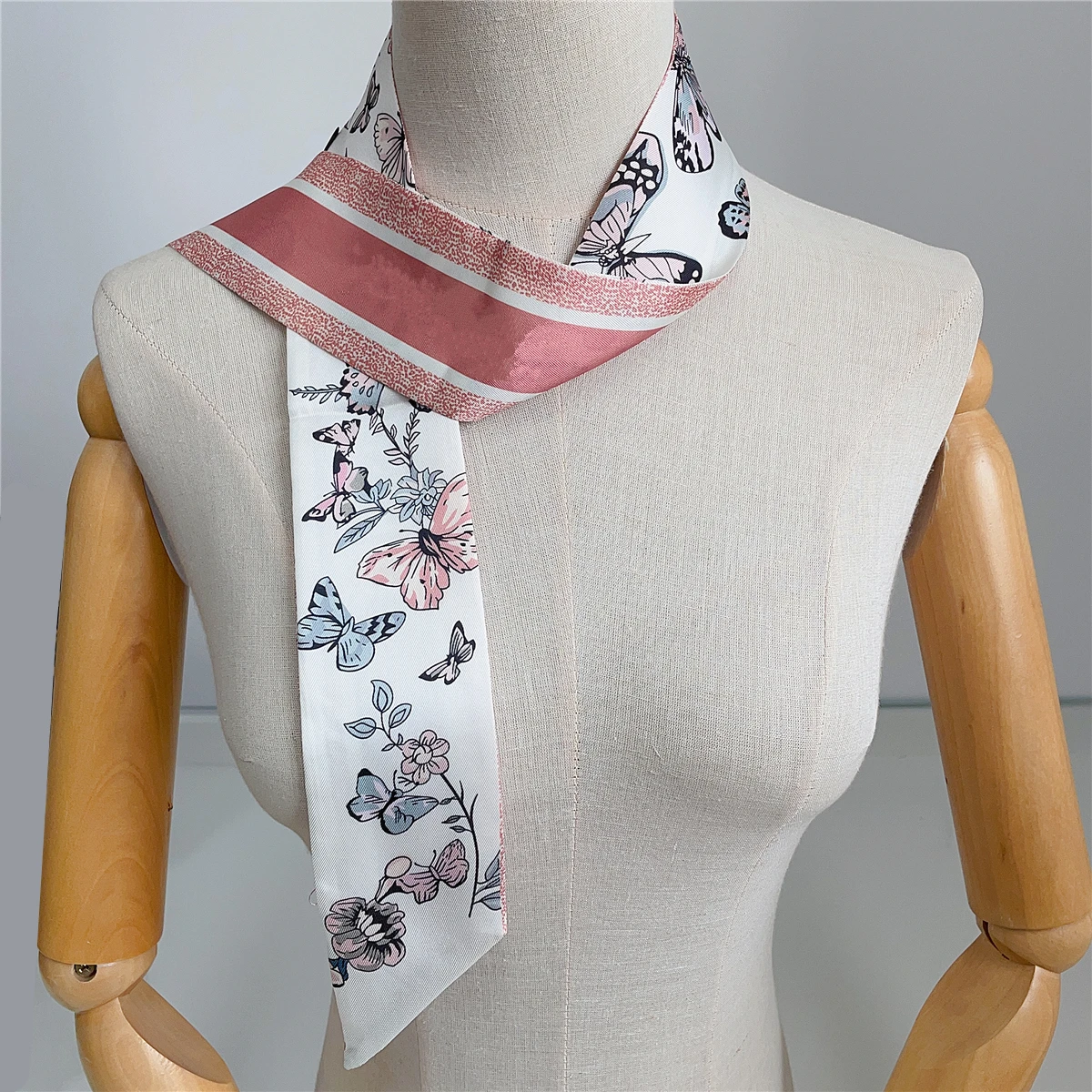 2024 neue Design Schmetterlinge In Die Blumen Tarot Schal Frauen Dünne Tasche Seide Schals Luxus Marke Schal Foulard Stirnband – Detail 11