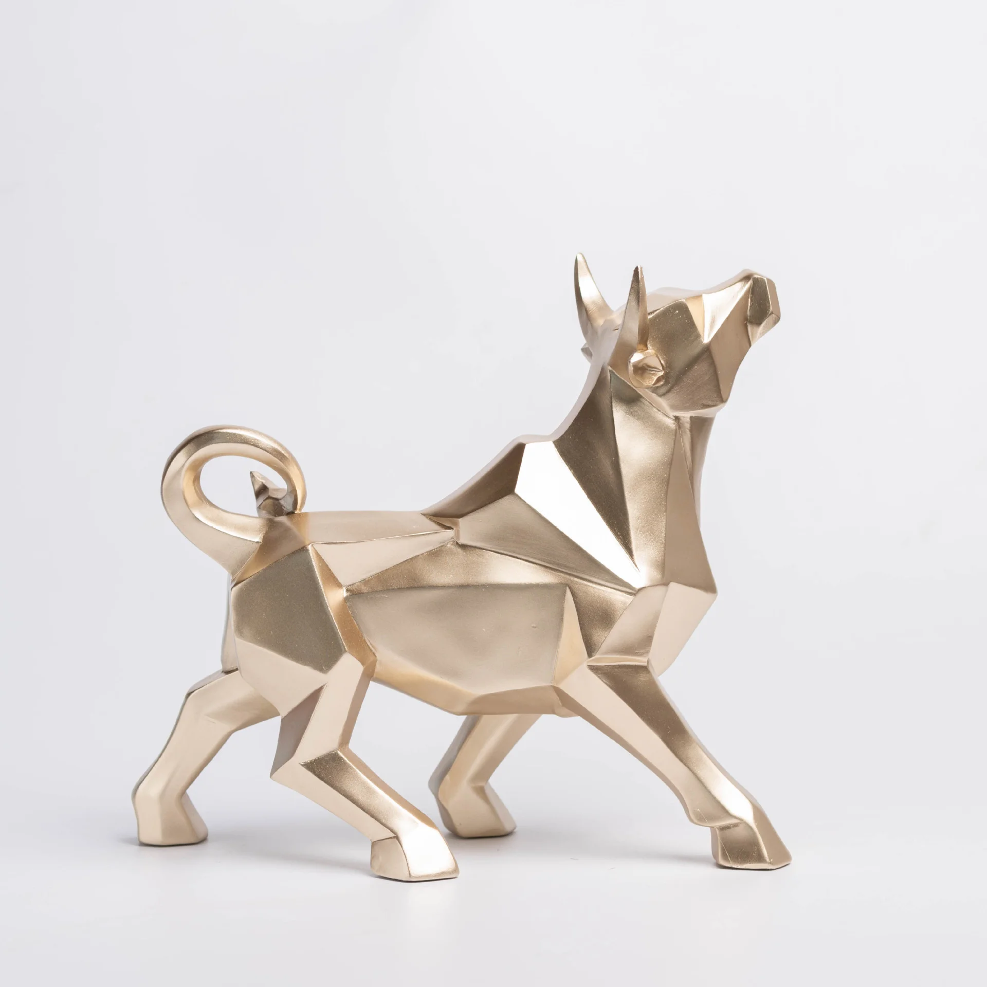 

Nordic style creative geometric bull ornaments high sense resin ornaments crafts office desk decorations