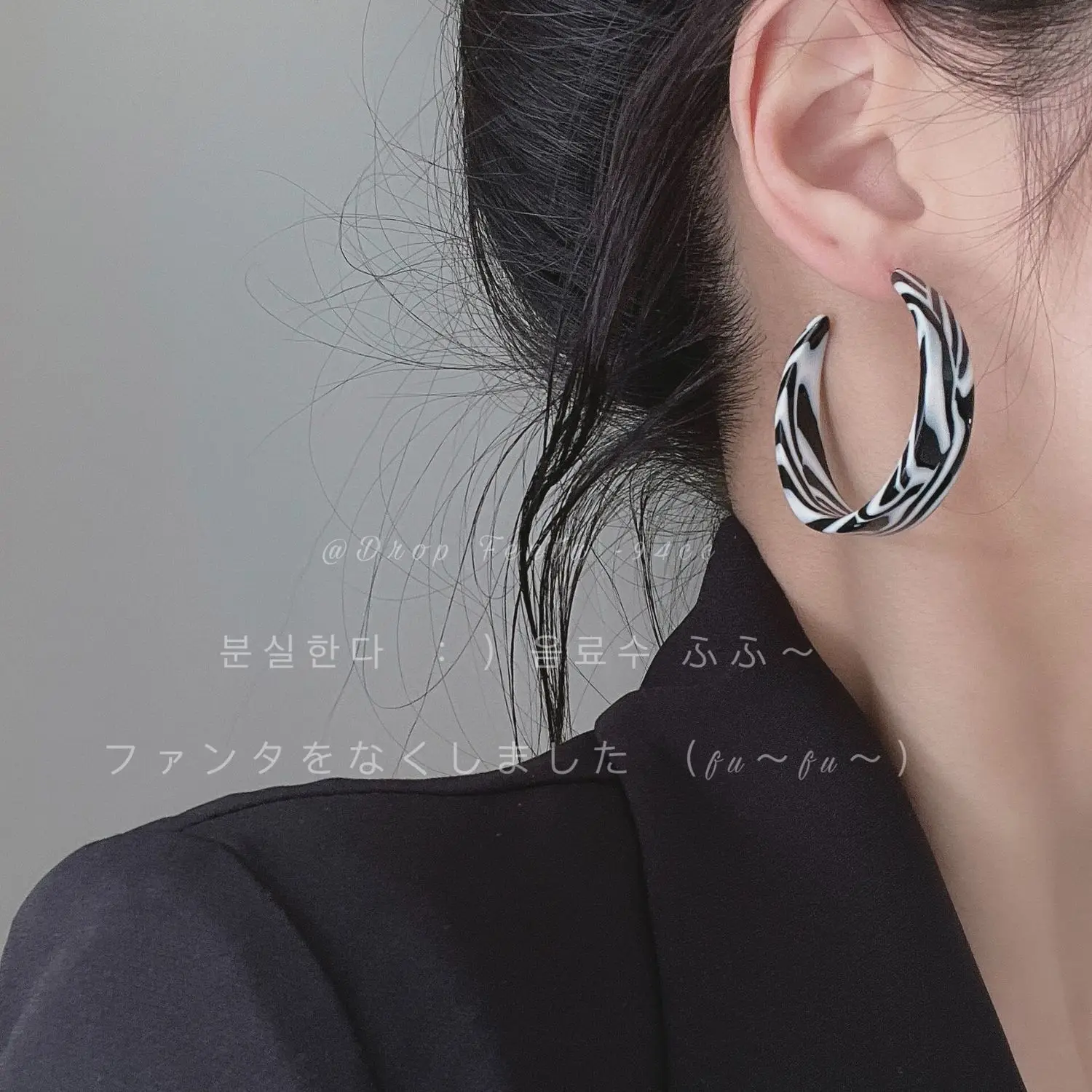 2025 New Fashion Exaggerated Zebra Pattern Acrylic Earrings for