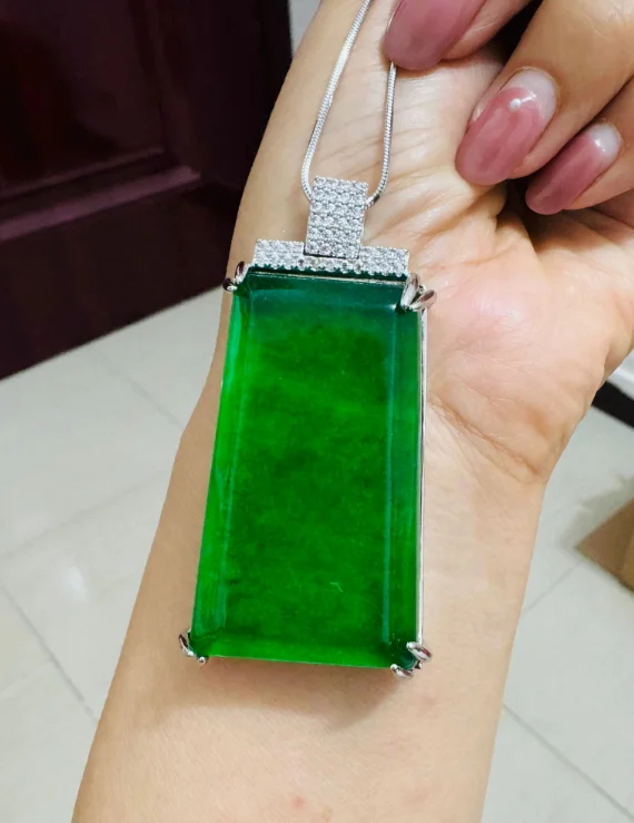 Emperor Green Jade Pendant Natural High Ice 18K Gold Inlaid Jade - Main Image