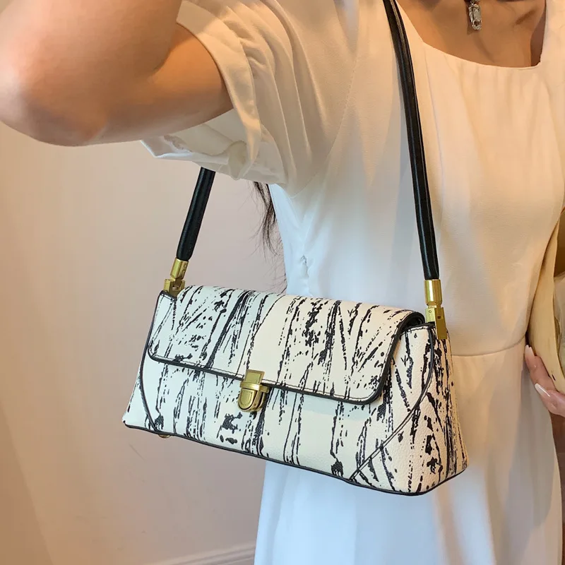 Retro high-quality underarm bag women's bag 2023 new French niche shoulder bag versatile fashion baguette bag