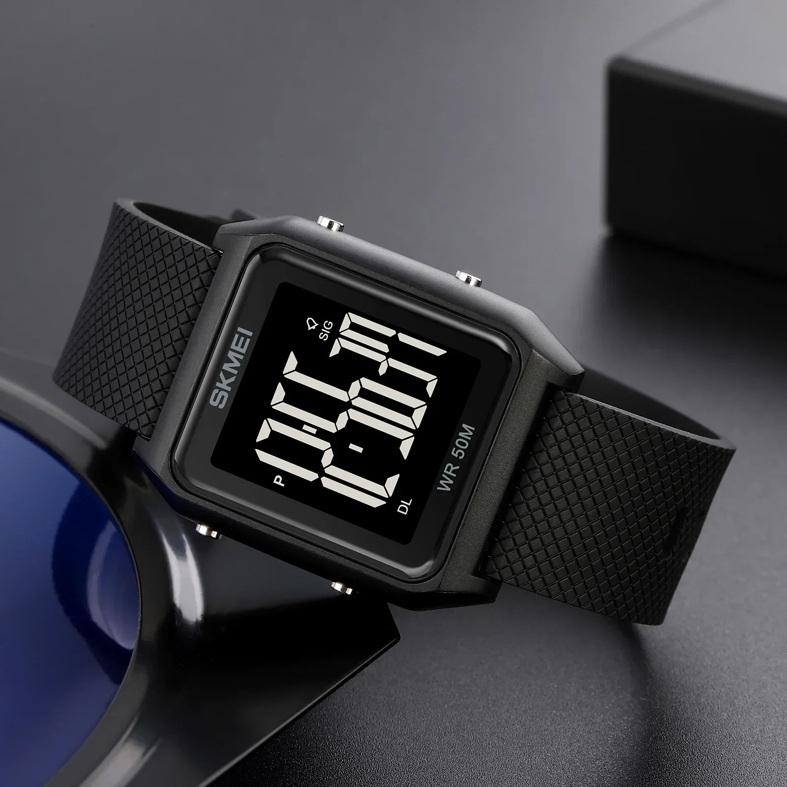 Skmei Mens 50M Waterproof Date Week Electronic Stopwatch Wristwatches Alarm Clock Reloj Hombre Back Light Sports Digital Watch 3