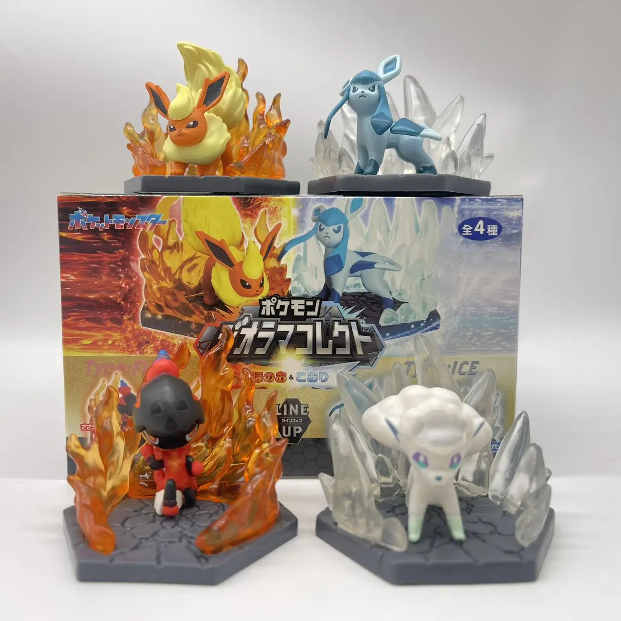 Neu auf Lager Anime-Fähigkeitsszene Battle7 Blind Box Fire Vs Ice Eevee Nine Tailed Actionfigur Schreibtischdekoration Überraschungsgeschenk für Fans – Detail 4