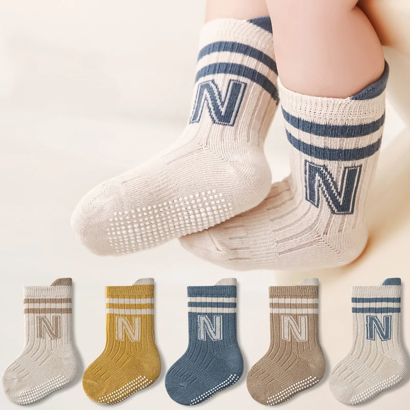 3 paires/lot chaussettes pour enfants pour garçons filles coton lettre enfants chaussettes Sport décontracté fille garçon enfant en bas âge bébé sol chaussette courte antidérapante 1 3 paires/lot chaussettes pour enfants pour garçons filles coton lettre enfants chaussettes Sport décontracté fille garçon enfant en bas âge bébé sol chaussette courte antidérapante 1