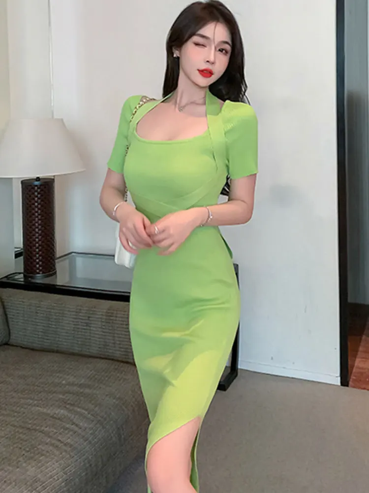 Женское трикотажное платье-карандаш средней длины, с коротким рукавом