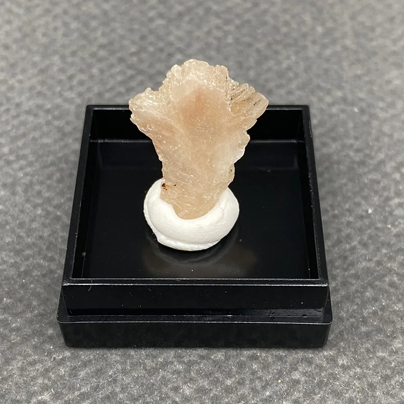 100%  Natural cerusite  Mineral Specimens Stones and Crystals Healing Crystal from China +Box size:27*27*25mm