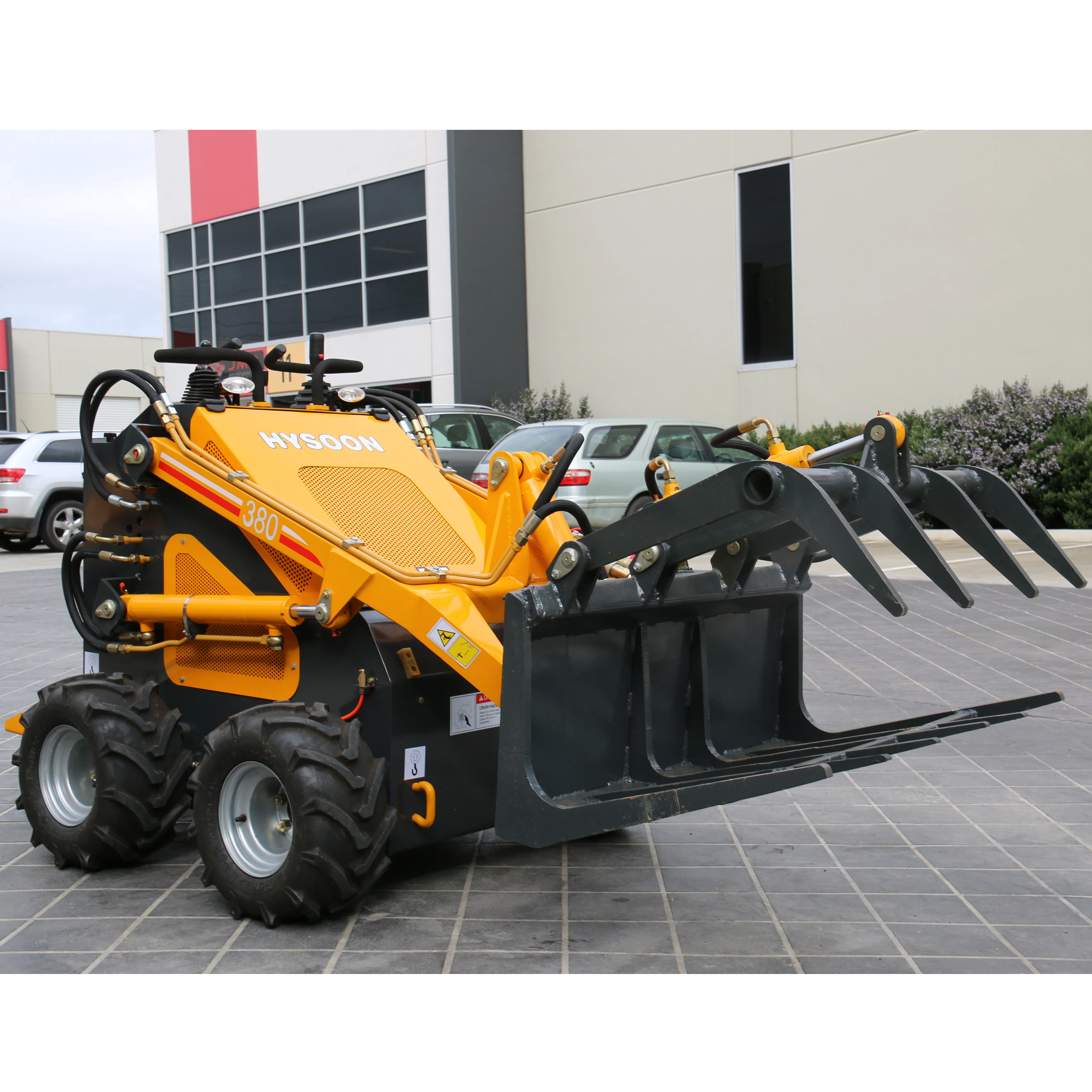 Рисунок 3 - Мини-погрузчик с бортовым поворотом