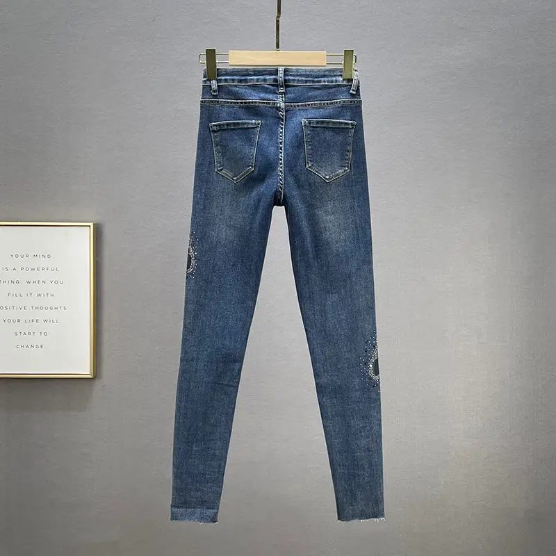 Рисунок 4 - Эластичные облегающие джинсы