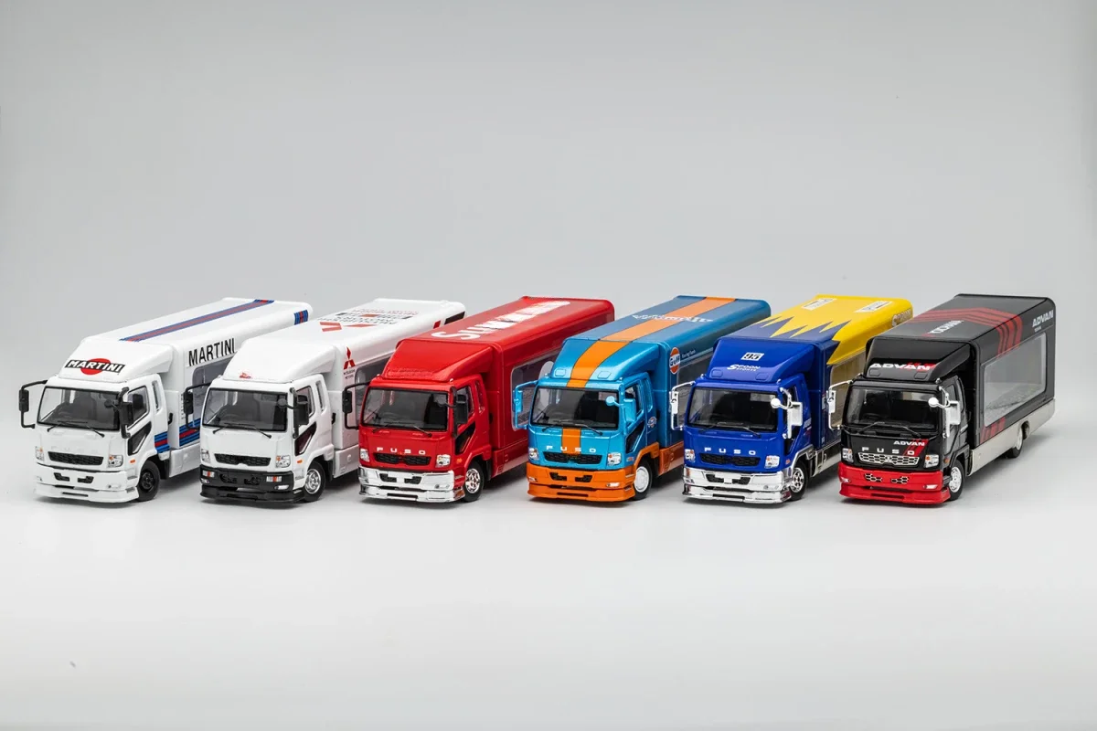 

GCD 1:64 Fuso Fighter 2017 Mk2 Outriggers Raised Truck Model Car