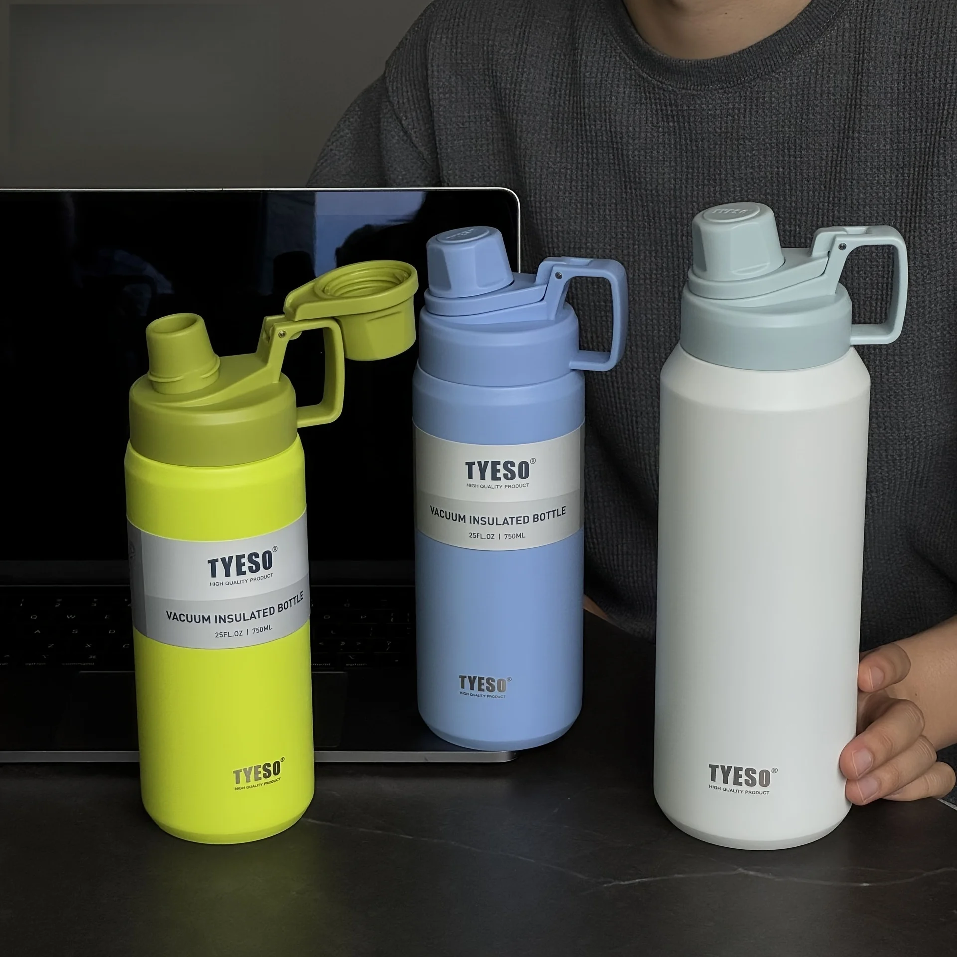 Minimalist Stainless Steel Insulated Water Bottle with Handle, 900ML