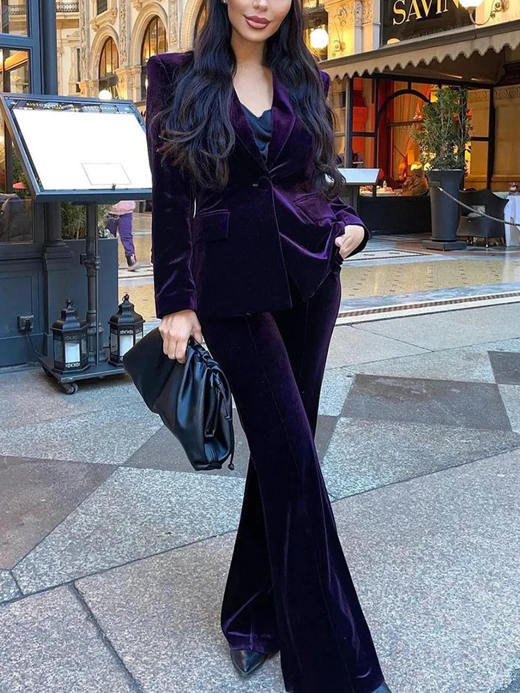 Conjunto de chaqueta de terciopelo y pantalones acampanados para