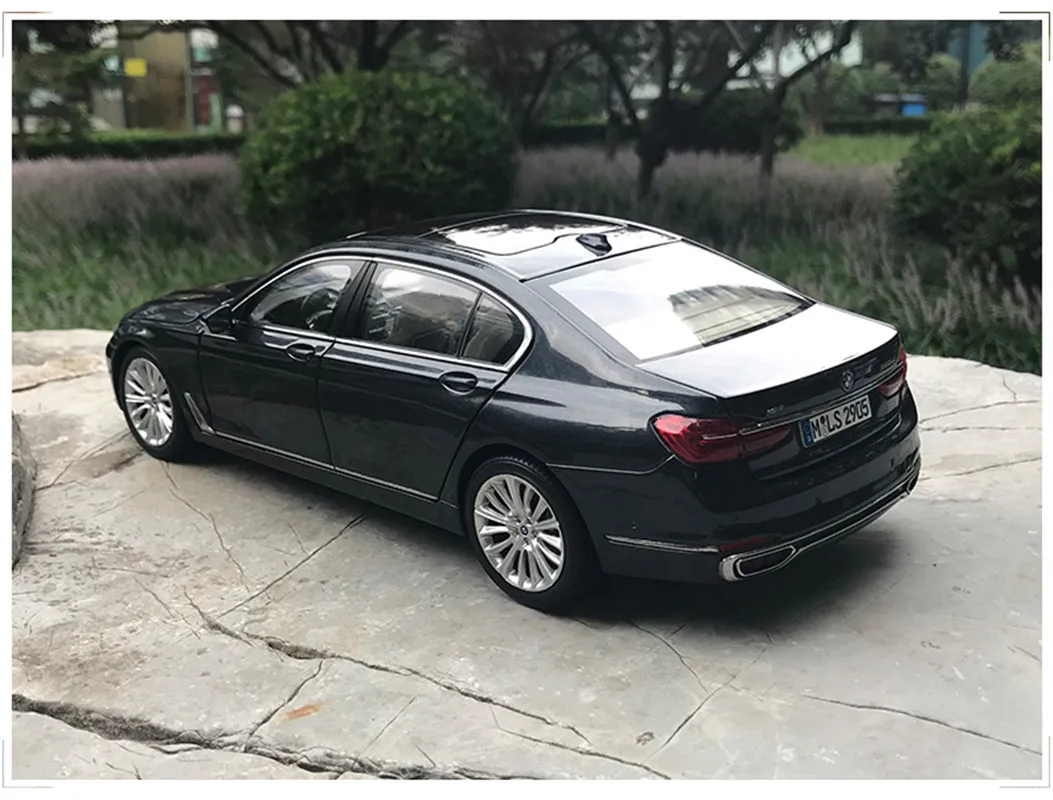 1/18 Scale BMW “7 Series Model Car”Limited Edition & Detailed