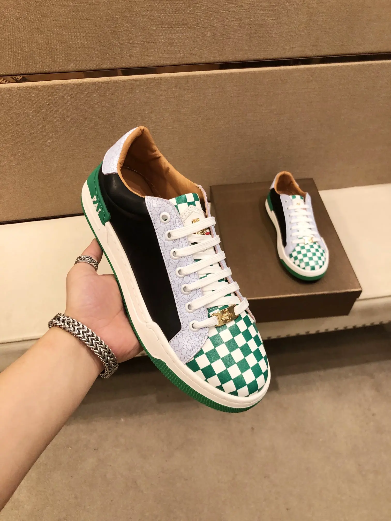 

New Classic High quality Men's Top Genuine leather Sports shoes Luxury fashion flat bottom sneaker Running shoes
