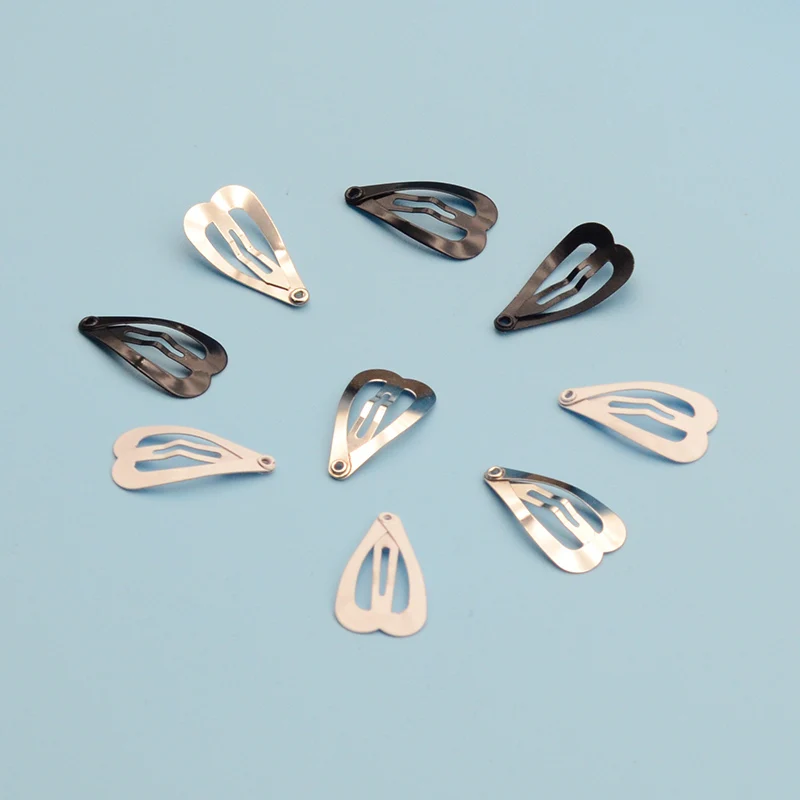 

100PCS 2.5cm Cute Silver Black White Heart Shape Metal Snap Clip for Baby Kids Nickle Free Lead Free Mini Filigree Heart Hairpin