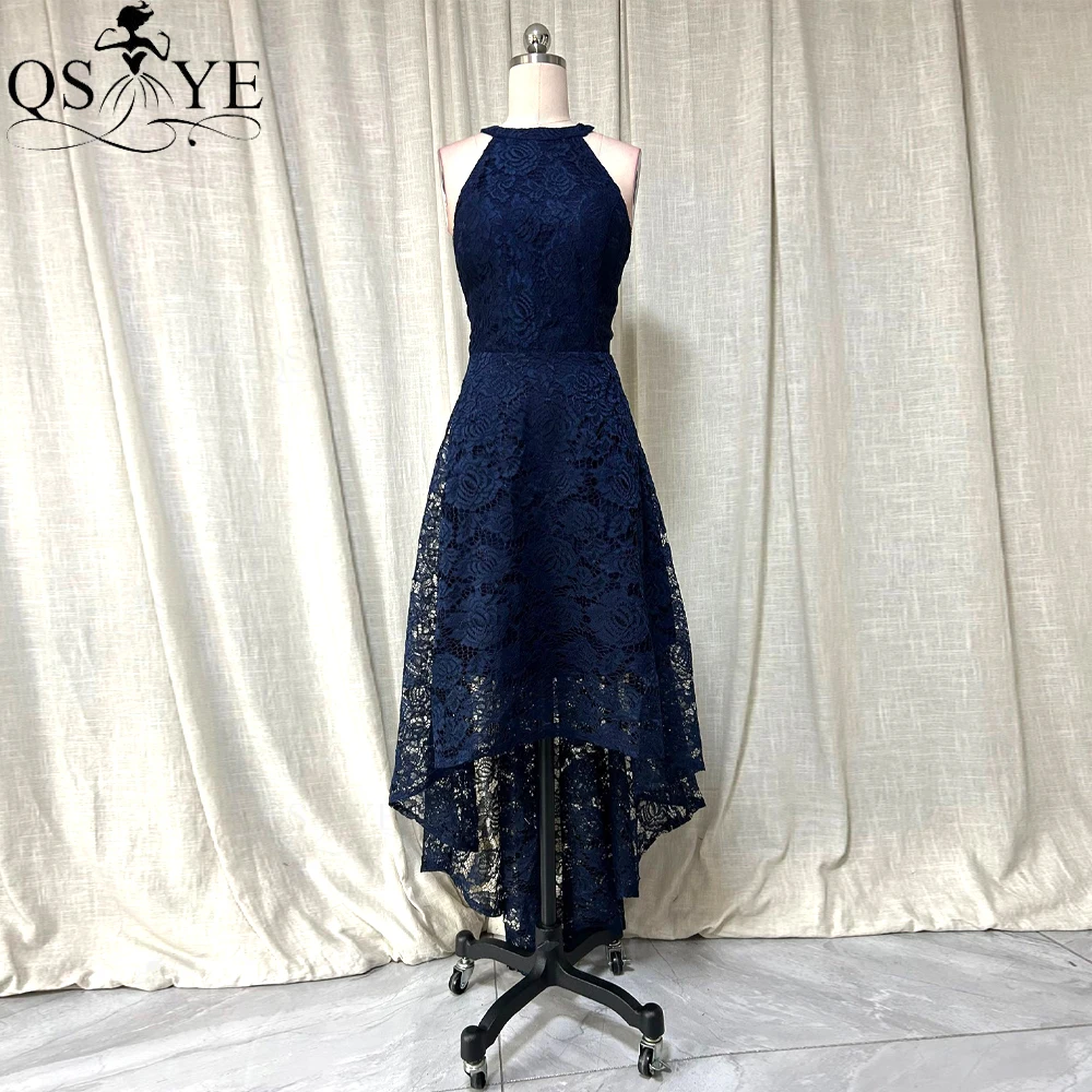 

Темно-синее кружевное цельнокроеное прочное вечернее платье длиной ниже колена без рукавов