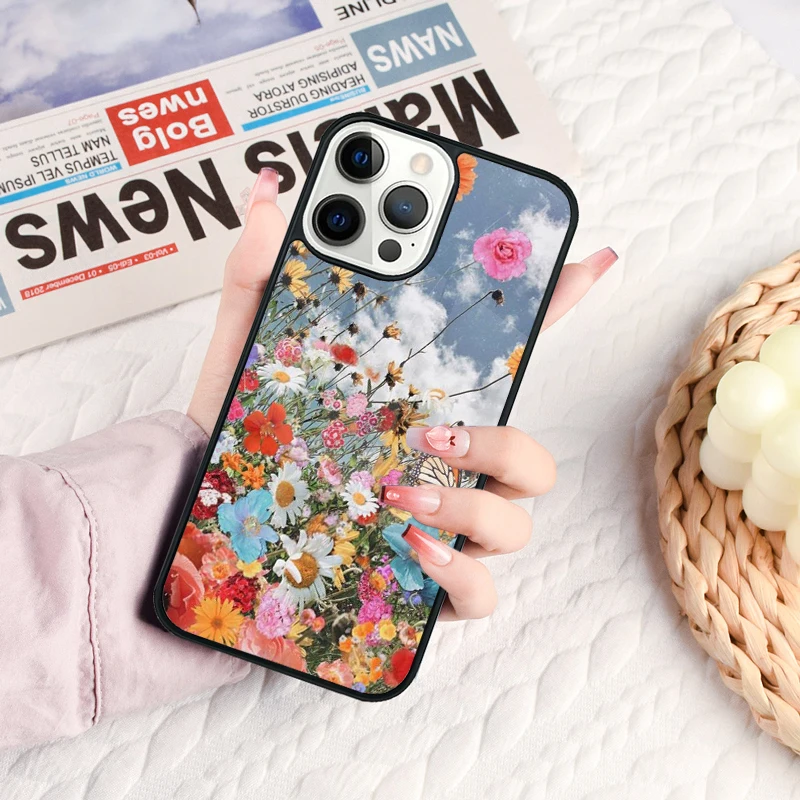 蝶と花柄のiPhoneケース iPhone 17 Air 16e 15 14 13 12 11 Pro Max