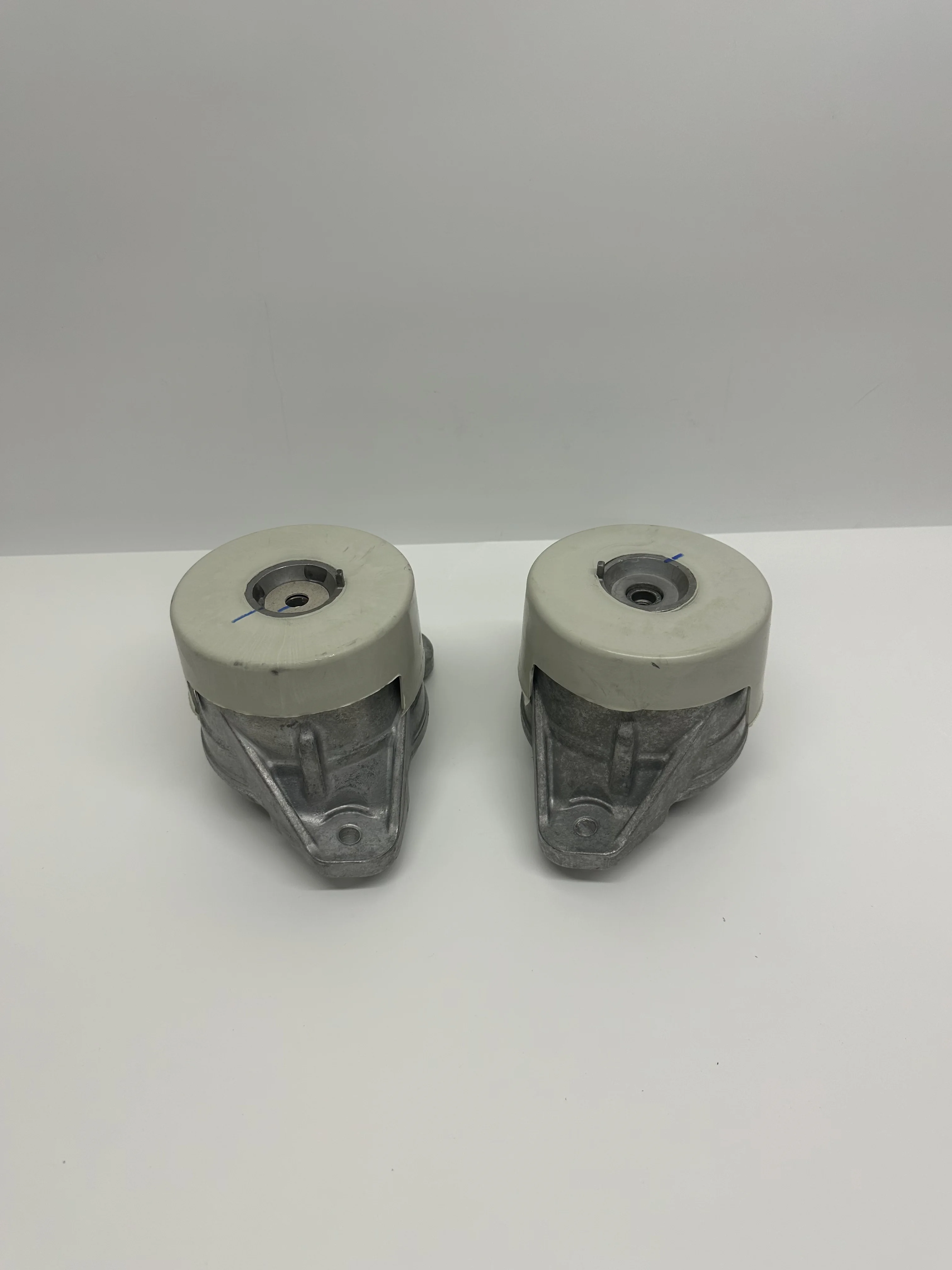 2532401000,2532400900,213240160,2132401700,Pair of price applies to Mercedes Benz GLC Class GLC43 GLC200 G260 GLC300 engine foot