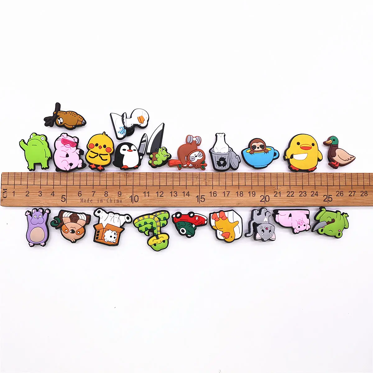 Shoe Charms 1pcs Cartoon Animals Duck Penguin Frog Bear Pig PVC Shoe Upper Accessories
