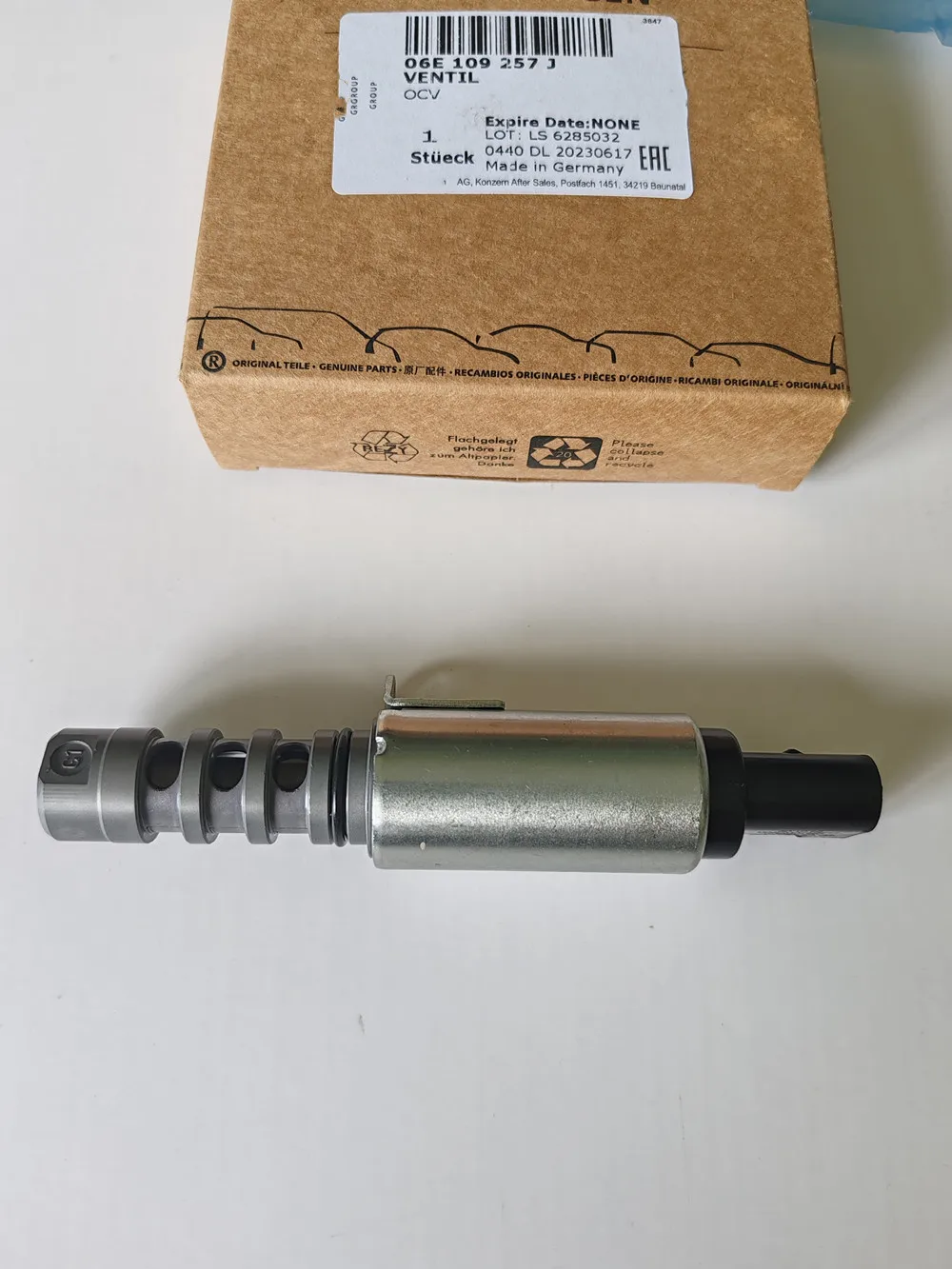 06E 109 257 J / 06E109257J VVT Variable Timing Solenoid for Audi A4 A6 A5 A8 Q7 S5 S8 2.5L 3.2L 4.2L 5.2L VW Golf Jetta 2.5L