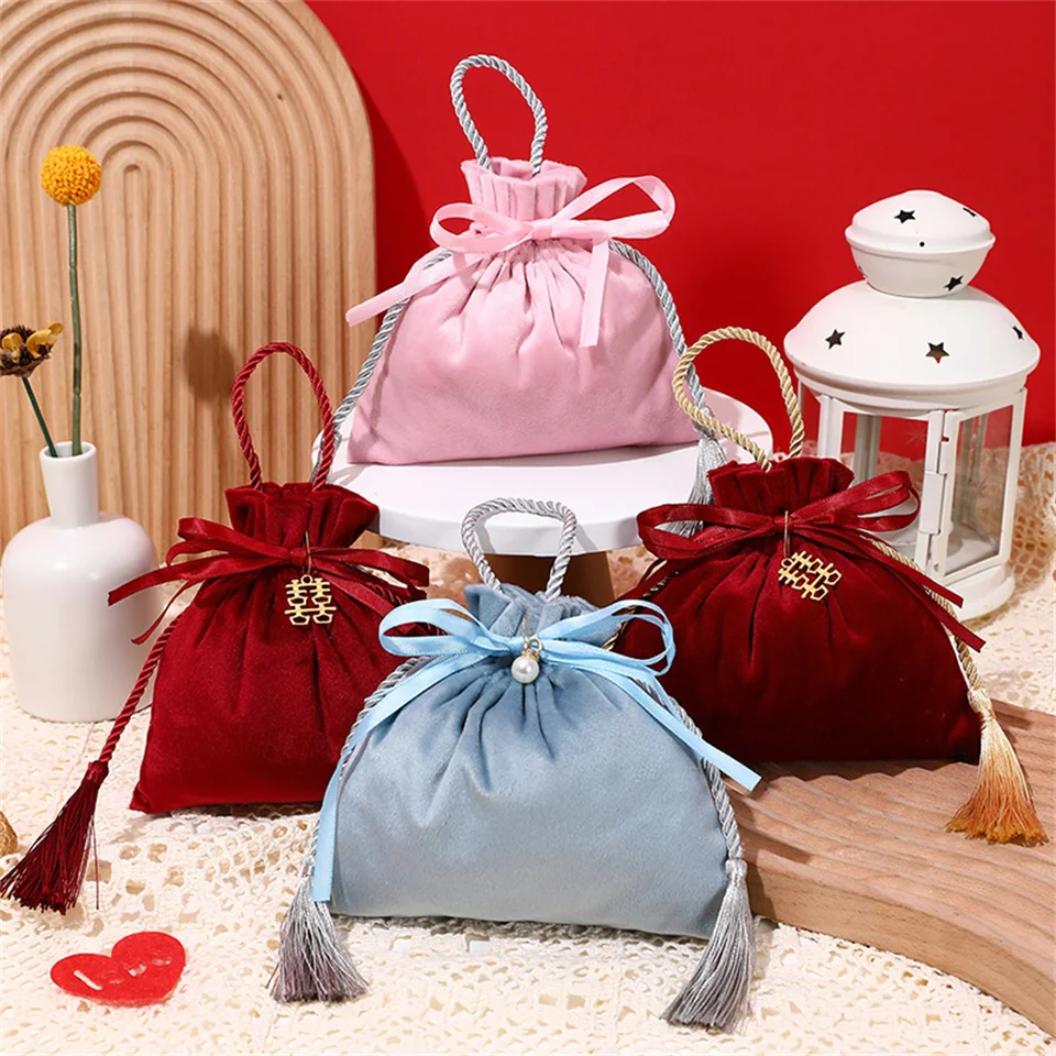 1 Insieme Sacchetto Di Tessuto San Valentino, Sacchetto A Cuore In Velluto Con Chiusura A Scatto Sacchetti Di Regalo Di Stoffa Per Caramelle, Collana, Bracciale Confezione Di Gioielli | SHEIN ALIA
