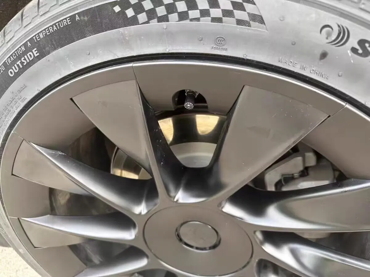 TeslaHubs™ Rim Shield  Advanced Protection Kit For Model Y customer photo