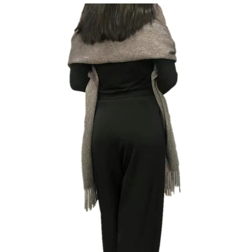 Рисунок 2 - Женский шарф из 100% шерсти