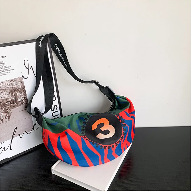 thumbnail image 1 of Bolso de media luna, nueva tendencia, versátil, impermeable, para mujer, bolso cruzado con patrón digital, gran capacidad, moderno, bolso de un solo hombro, 1 of 5