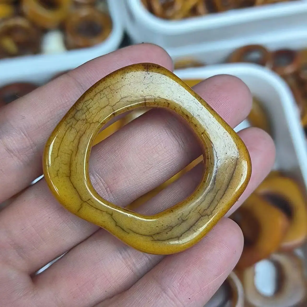 20pcs/lot natural yak bone safety clasp pendant wholesale Yellow Bracelet necklace Accessories jewelry amulet Ethnic style diy