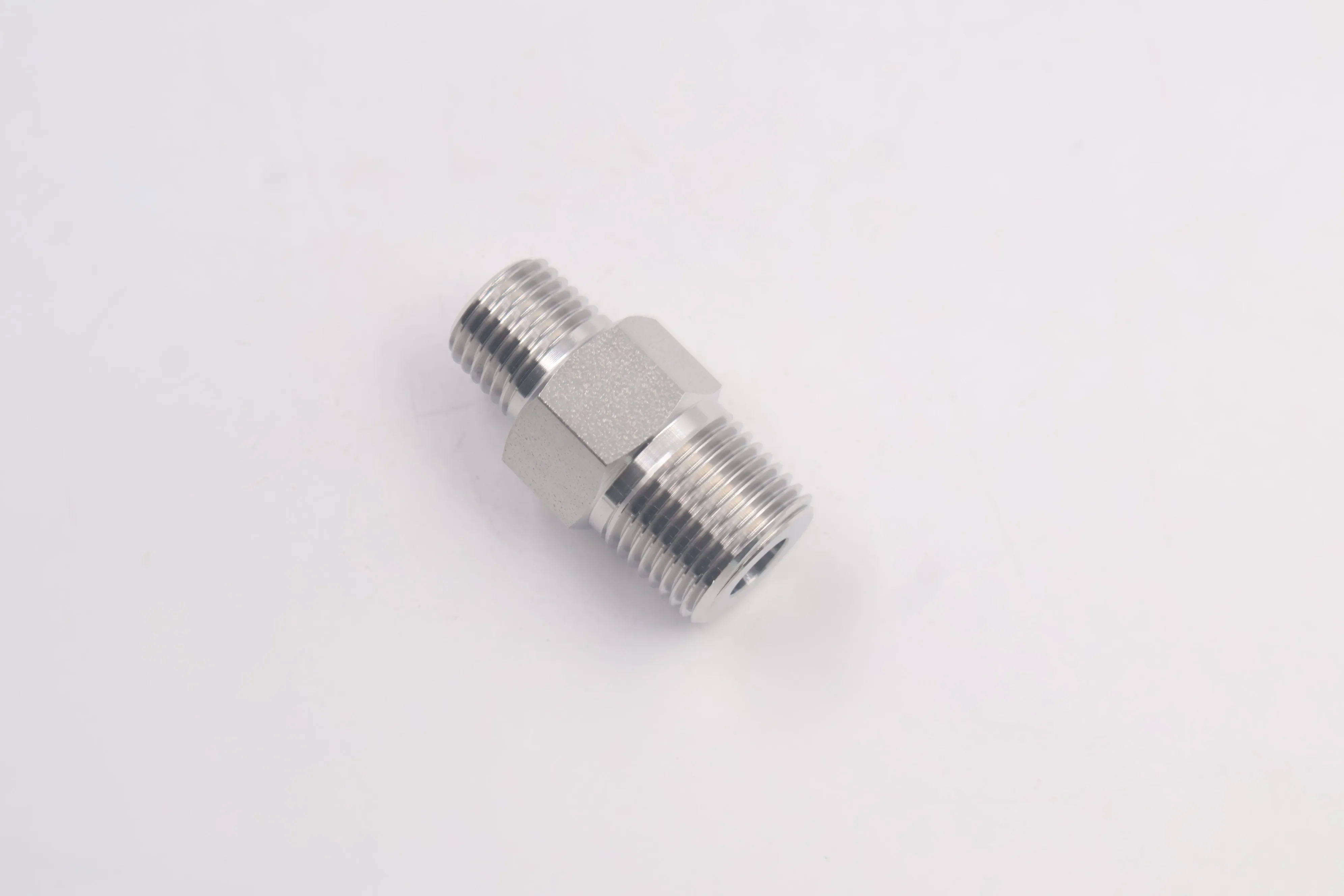 SS-8-HRNT-6RT, Stainless Steel Pipe Fitting, Hex Reducing Nipple, 1/2 in. Male ISO Tapered