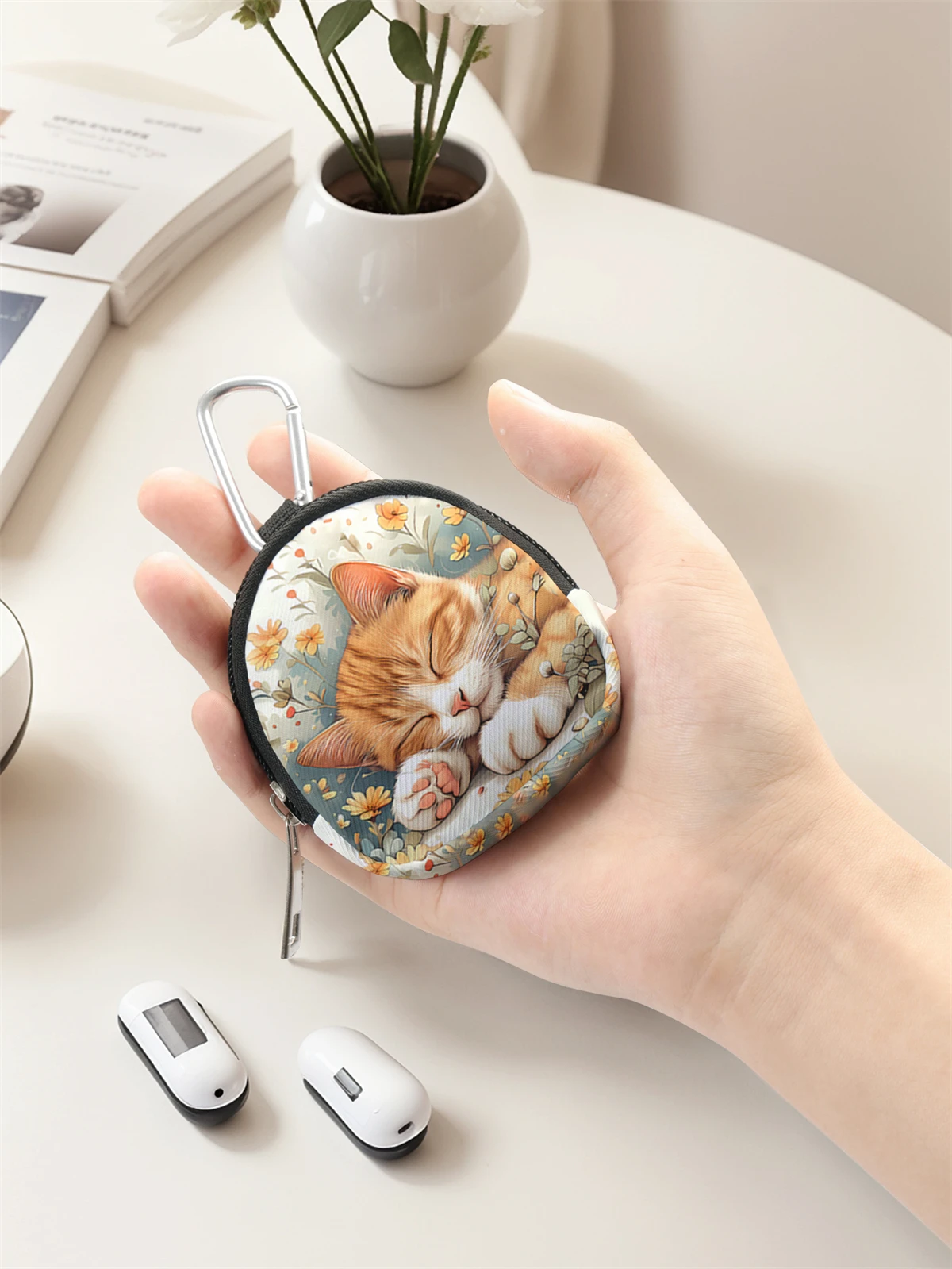 Cat pattern printed mini wallet, lightweight zipper change bag with hook clip, headphone key bag, suitable for both men and wome