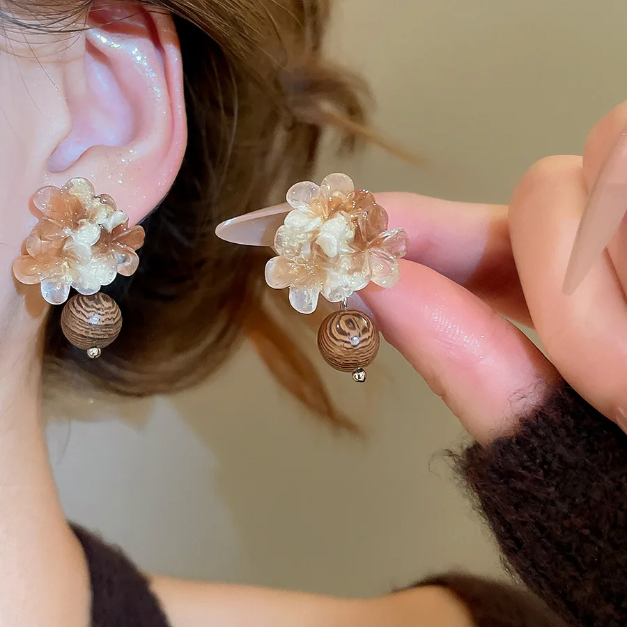 Brown Resin Tiger's Eye Stud Earrings - Detail View 2