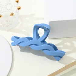 Elegant Blue Women's Shark Hair Clip - Fashionable & Simple Styling Accessory (1pc light blue D)