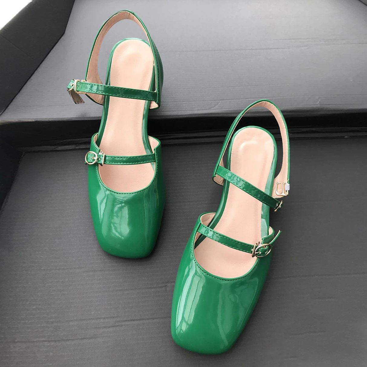 

Fashion Women Mary Jane Style Two Buckle Ladies Low Heel Shallow Mouth Square Toe Solid Color Party Dress Shoes Green Pink Red