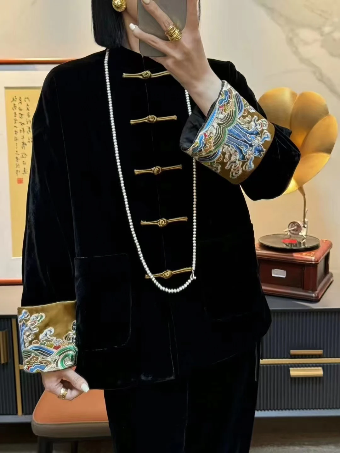 Autumn New Small Stand Collar Color Single breasted Retro Chinese Style Embroidered Cuffs Silk + Velvet Jacket for Women S-XXL