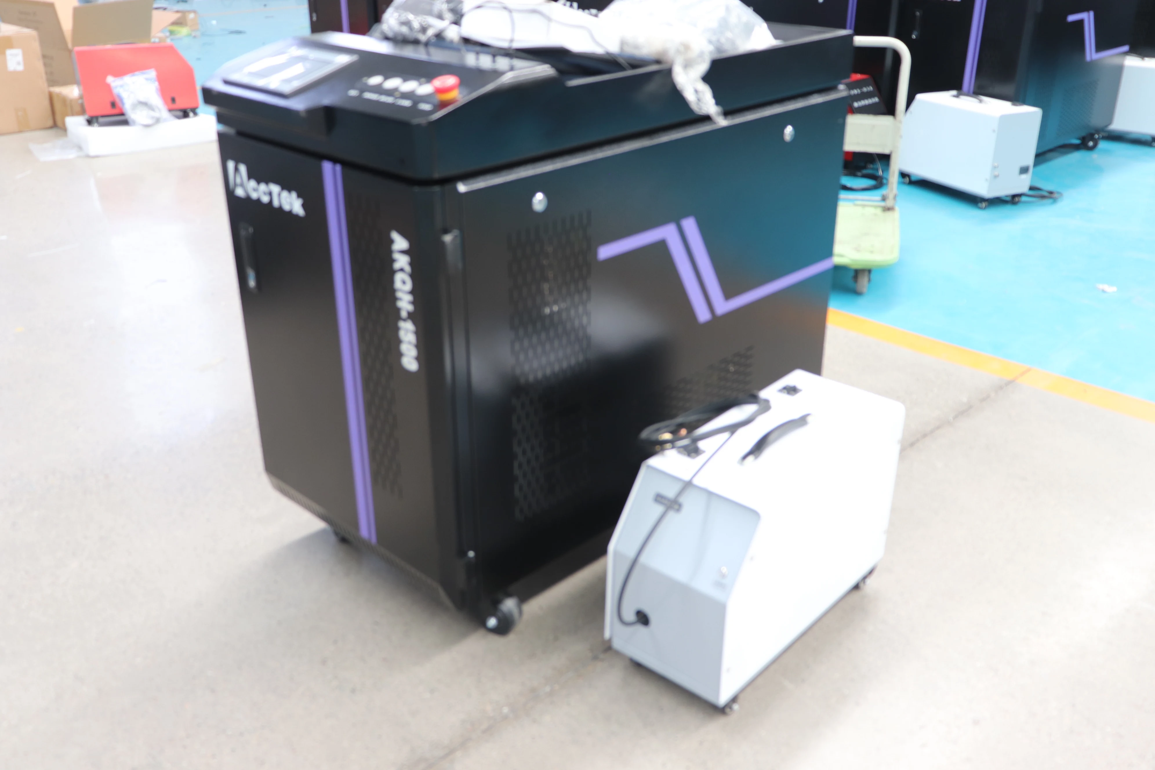 

1500W Wobble 3 in 1 Fiber Laser Machine Dual Axis Laser Cleaning Welding Cutting Easy to Use Qilin Hanwei Head Stainelss Steel