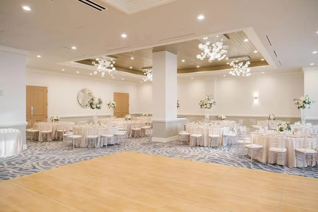 Description Picture 4 of item4 Pcs or 100pcs Transparent Detachable Wedding Resin CHIAVARI  Chair Chiavari for Outdoor Moment Party Gathering in Hotel House