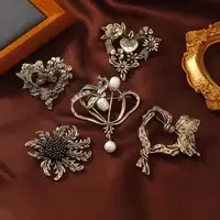 Металлическая брошь-сердце с жемчугом shmik