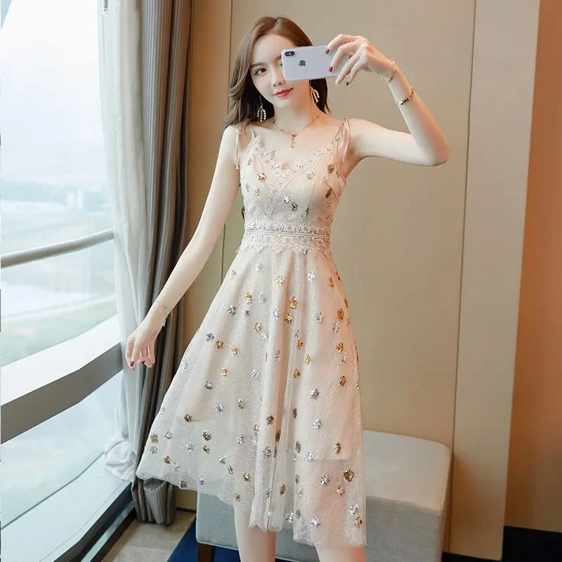 

French Retro Super Fairy Dress 2024 Summer New Waist-Controlled Slim Fit Slimming V-neck Strap Dress Overknee Skirt