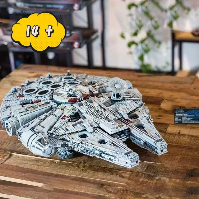 MINISO Disney FIT 75192 UCS Millennium Ship Falcon Building