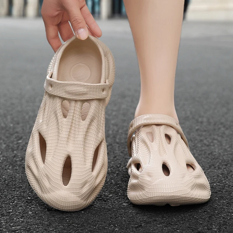 Novelty Hot Sale Garden Shoes for Women Mens Sandals EVA Lightweight Beach Clogs Summer Beach Zapatos Hombre for Men and Women