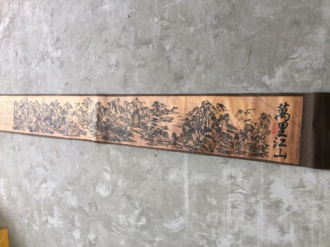 

Old Chinese painting paper figure painting long scroll thousands of miles of rivers and mountains
