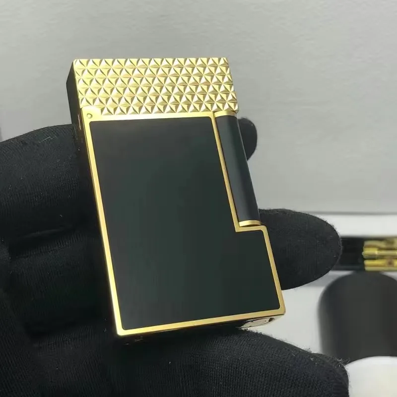 S.T. Dupont L2 Con Guilloche E Vernice Nella Collezione Di Accendini Neri