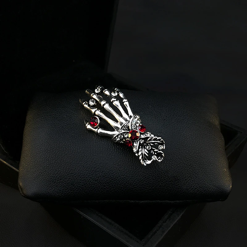 909 Retro Vivid Ghost Hand Brooch Men Neckline Badge High-Grade Exquisite Skull Corsage Accessories Coat Decorative Pin Jewelry