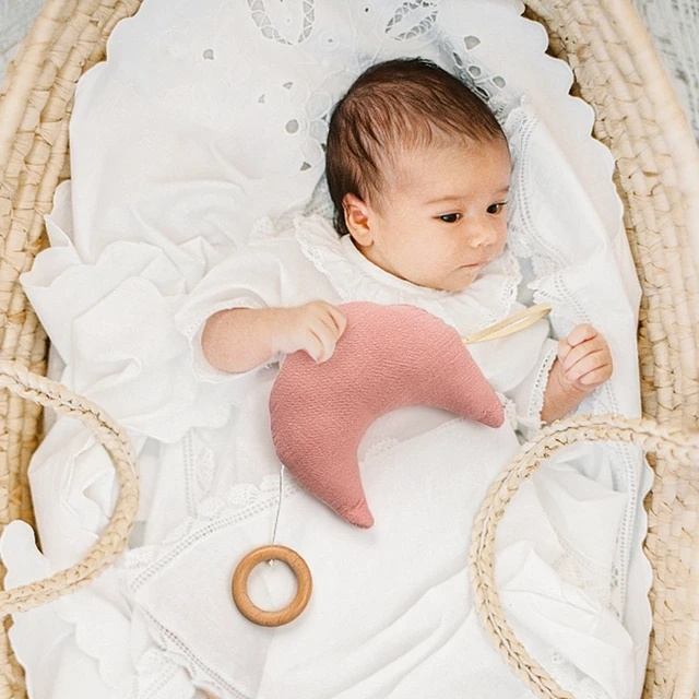 아기의 감각을 자극하고 꿈꾸는 순간을 선사하는 독특한 아기 딸랑이 장난감